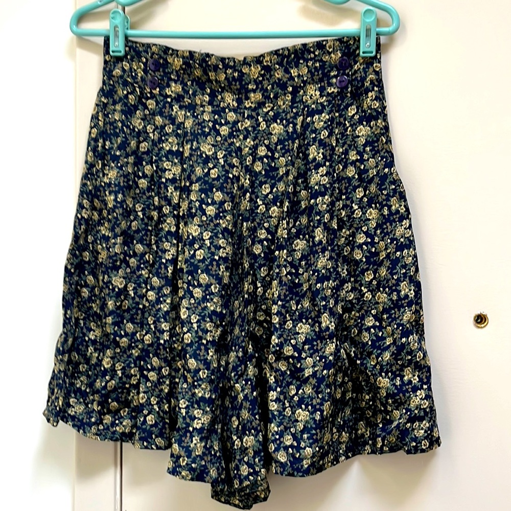 Express Newly Dry Cleaned High Waisted With Elastic Waist Shorts Size Medium